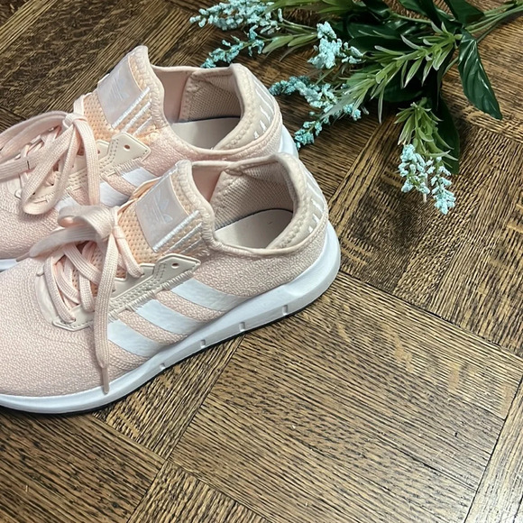 ADIDAS Swift Run / Running shoes - Picture 3 of 9